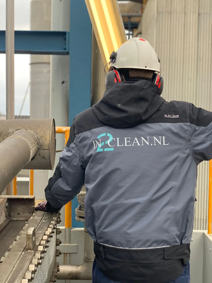 Industriële reiniging productiehal door In2Clean in Zeeland